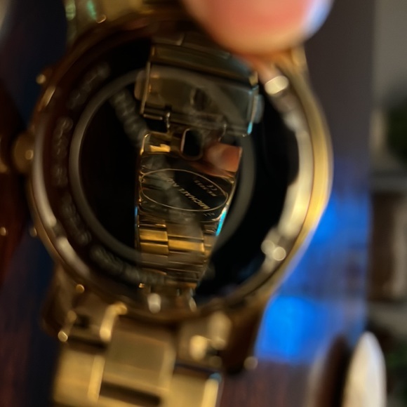 COPY - Michael Kors oversized Gold Watch - Picture 2 of 7